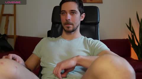 Snapshot of mrgreeneyes01 chatting on February 2025 09:46:02 AM juan luis online show from February 2025 09:46:02 AM