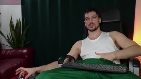 Snapshot of mrgreeneyes01 chatting on February 2025 05:43:01 PM juan luis online show from February 2025 05:43:01 PM