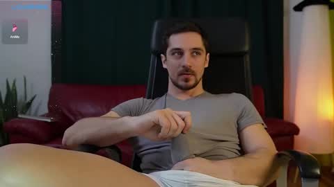 Snapshot of mrgreeneyes01 chatting on March 2025 07:15:02 PM juan luis online show from March 2025 07:15:02 PM