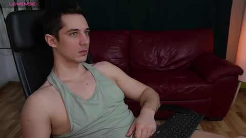 Snapshot of mrgreeneyes01 chatting on March 2025 09:54:02 PM juan luis online show from March 2025 09:54:02 PM