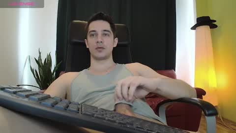 Snapshot of mrgreeneyes01 chatting on March 2025 08:10:02 AM juan luis online show from March 2025 08:10:02 AM