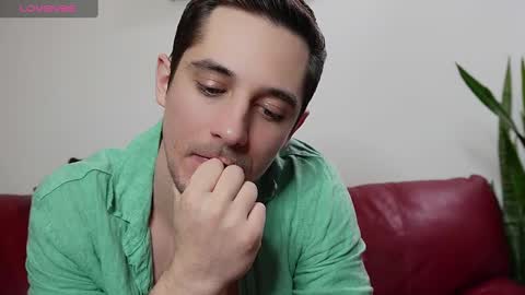 Snapshot of mrgreeneyes01 chatting on March 2025 03:49:01 PM juan luis online show from March 2025 03:49:01 PM