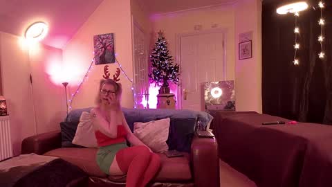 Snapshot of mrjandmrsj2014 chatting on December 2024 04:28:01 PM Mr  Mrs J online show from December 2024 04:28:01 PM