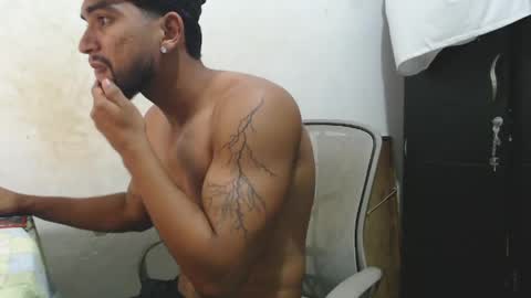 Snapshot of mrlevrone1 chatting on June 2026 04:24:02 PM Mrlevrone1 online show from June 2026 04:24:02 PM