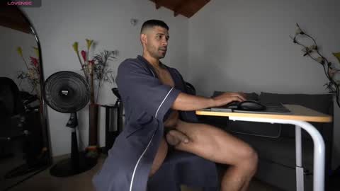 Luis    Instagram   online show from March 2025 06:22:02 PM