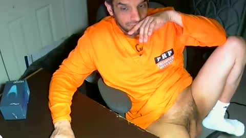 Snapshot of mrmarcxxcam chatting on May 2026 03:57:02 AM MrMarc online show from May 2026 03:57:02 AM