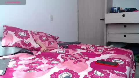 INDEPENDT MODEL - Twitter mrmickke online show from December 2024 07:12:01 PM