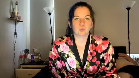 Snapshot of mrs_and_his_kitten chatting on January 2025 06:44:02 AM mrs_and_his_kitten online show from January 2025 06:44:02 AM