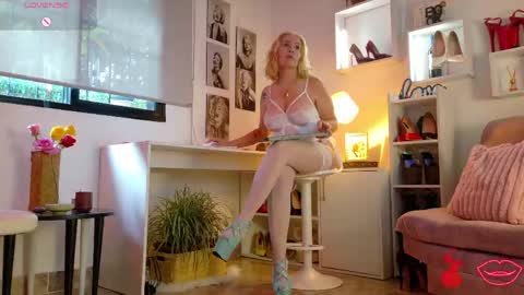 Snapshot of mrs_edha_ chatting on May 2026 01:18:02 PM Edha online show from May 2026 01:18:02 PM