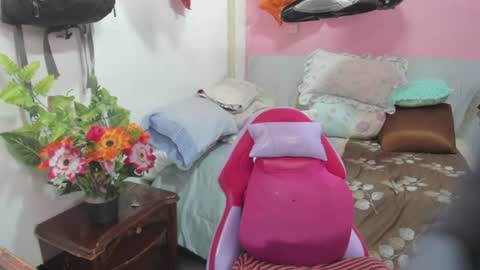 Snapshot of mrs_mommy chatting on June 2026 07:07:02 PM mrs_mommy online show from June 2026 07:07:02 PM