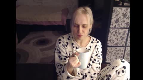 Snapshot of mrsluck chatting on January 2026 05:00:01 AM Sasha online show from January 2026 05:00:01 AM