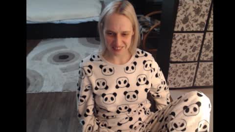 Snapshot of mrsluck chatting on February 2026 06:39:01 PM Sasha online show from February 2026 06:39:01 PM