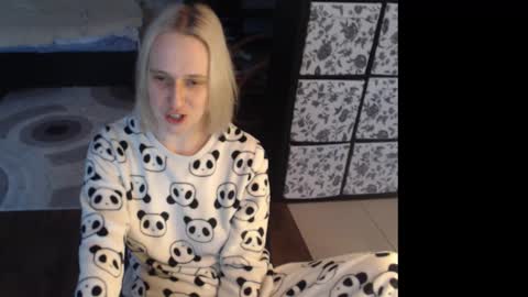 Snapshot of mrsluck chatting on February 2026 01:04:01 PM Sasha online show from February 2026 01:04:01 PM