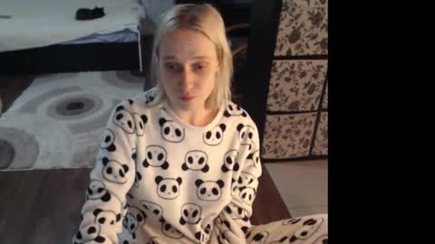 Snapshot of mrsluck chatting on February 2026 04:32:01 PM Sasha online show from February 2026 04:32:01 PM