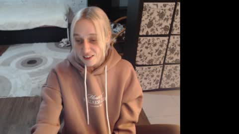 Snapshot of mrsluck chatting on February 2026 05:51:02 PM Sasha online show from February 2026 05:51:02 PM