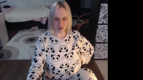 Snapshot of mrsluck chatting on February 2026 01:22:02 PM Sasha online show from February 2026 01:22:02 PM