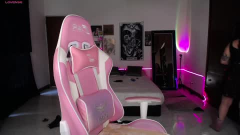 Manuela3 online show from March 2026 07:06:01 PM