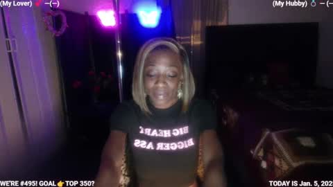 Snapshot of ms_waterworks chatting on January 2025 02:04:02 AM DaPussyFairy online show from January 2025 02:04:02 AM