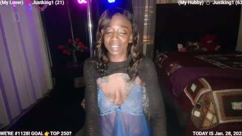 Snapshot of ms_waterworks chatting on January 2025 02:51:01 AM DaPussyFairy online show from January 2025 02:51:01 AM