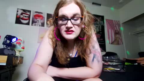 Snapshot of mscuntyluxxe chatting on September 2025 03:42:02 AM Cunty Luxxe online show from September 2025 03:42:02 AM