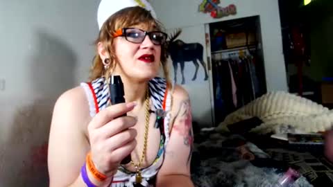 Snapshot of mscuntyluxxe chatting on August 2026 04:11:01 AM Cunty Luxxe online show from August 2026 04:11:01 AM