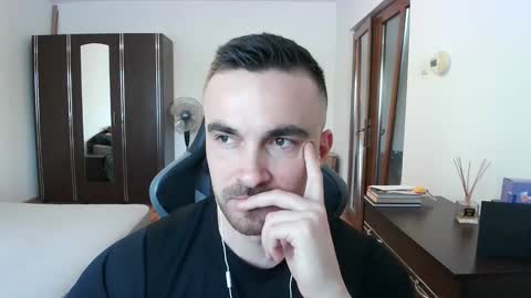 Snapshot of mu5clemania chatting on April 2026 04:02:02 PM Victor online show from April 2026 04:02:02 PM