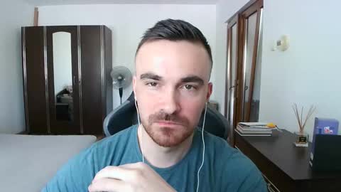 Snapshot of mu5clemania chatting on May 2026 09:05:02 AM Victor online show from May 2026 09:05:02 AM