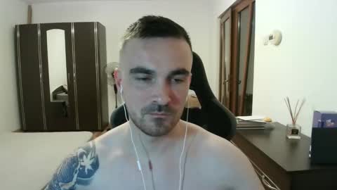Snapshot of mu5clemania chatting on May 2026 09:31:01 PM Victor online show from May 2026 09:31:01 PM