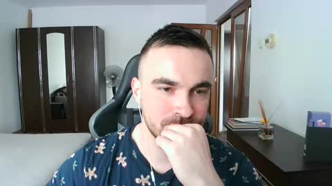 Snapshot of mu5clemania chatting on May 2026 08:53:02 AM Victor online show from May 2026 08:53:02 AM