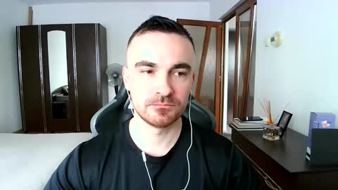 Snapshot of mu5clemania chatting on June 2026 09:37:02 AM Victor online show from June 2026 09:37:02 AM