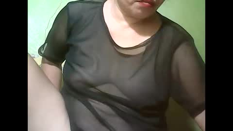 Snapshot of muffy_bunny chatting on February 2025 06:43:02 PM muffy_bunny online show from February 2025 06:43:02 PM