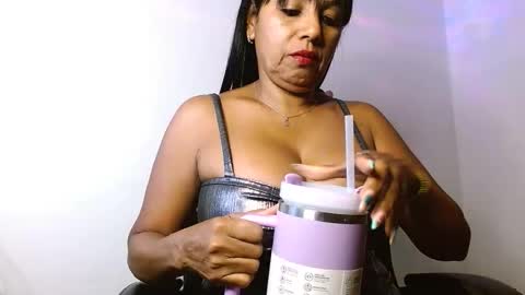 yuli online show from November 2025 12:27:01 PM