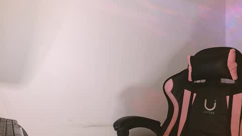 yuli online show from November 2025 10:59:01 AM