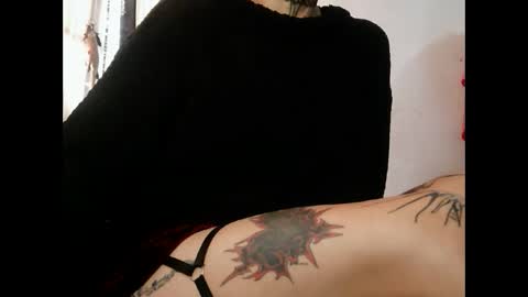 Snapshot of muscle_mommyy chatting on September 2025 08:32:01 PM arami online show from September 2025 08:32:01 PM