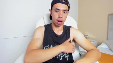 Snapshot of muscle_scott chatting on September 2025 12:05:02 PM muscle scott online show from September 2025 12:05:02 PM