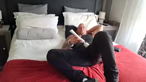 Snapshot of muscledaddy69s chatting on April 2026 10:28:02 AM muscledaddy69s online show from April 2026 10:28:02 AM
