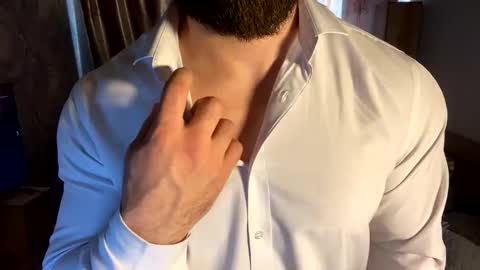 muscularjuggler online show from April 2026 01:38:02 AM