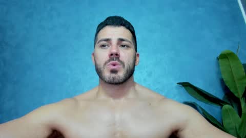 Snapshot of muscularmaster chatting on January 2025 12:59:01 AM muscularmaster onlyfans online show from January 2025 12:59:01 AM