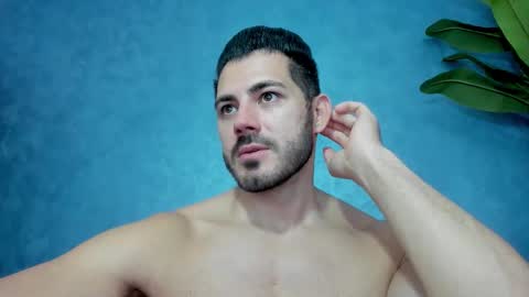 Snapshot of muscularmaster chatting on October 2025 09:18:01 AM muscularmaster onlyfans online show from October 2025 09:18:01 AM