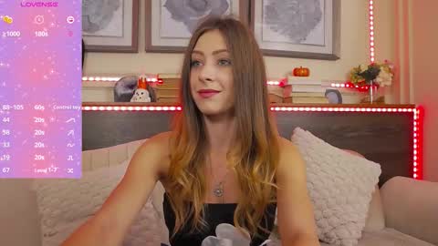 Luna  online show from October 2025 06:46:02 PM