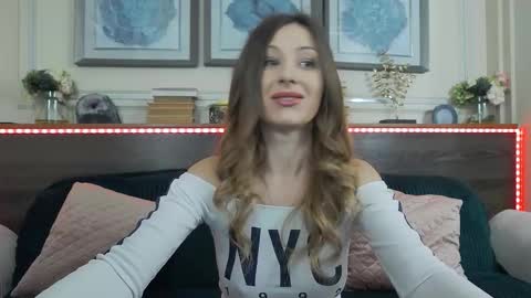 Luna  online show from February 2026 08:25:01 PM