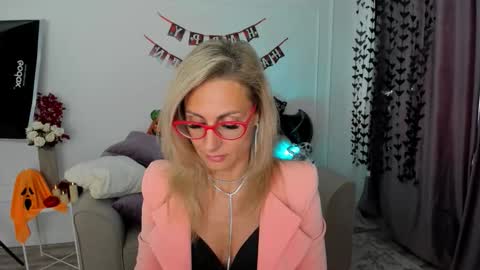 Diana online show from October 2025 11:32:02 AM