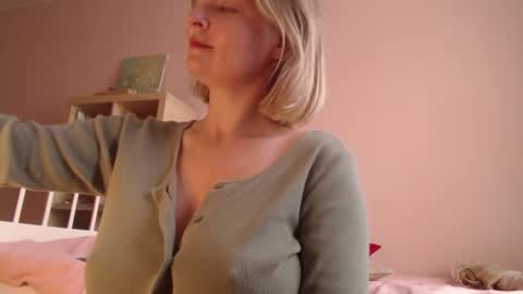 Snapshot of my_hannah chatting on September 2025 02:28:01 PM Hannah  welcome  online show from September 2025 02:28:01 PM