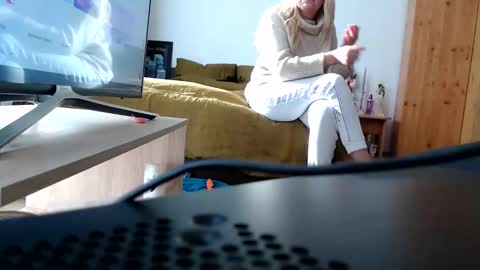 Mia kane online show from November 2025 08:25:02 AM