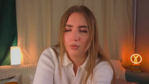 myrahenley online show from April 2026 12:33:01 PM