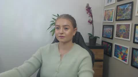 Erica online show from October 2025 08:03:01 AM