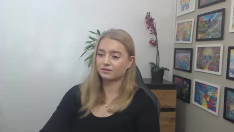 Erica online show from October 2025 08:04:02 AM