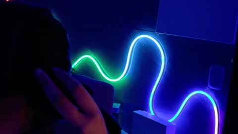 naaomi_cute online show from October 2025 01:28:01 AM