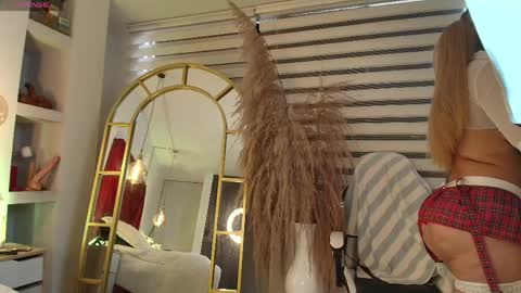 NahomiRoss online show from April 2026 12:42:01 PM