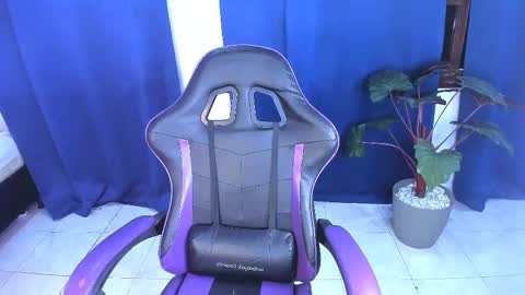 Nahomy online show from October 2025 04:04:01 PM